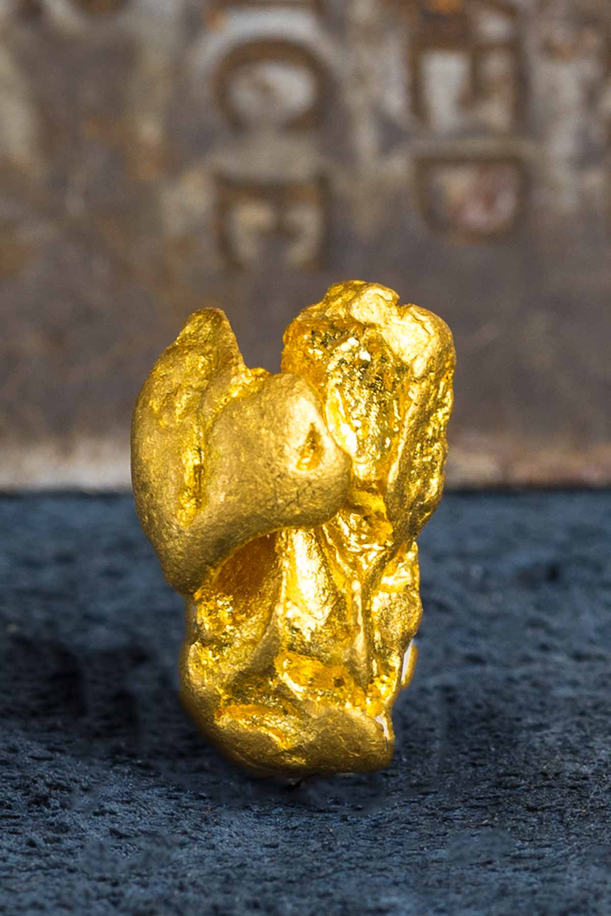 Chunky and Elongated Natural Australian Gold Nugget 5.37 grams